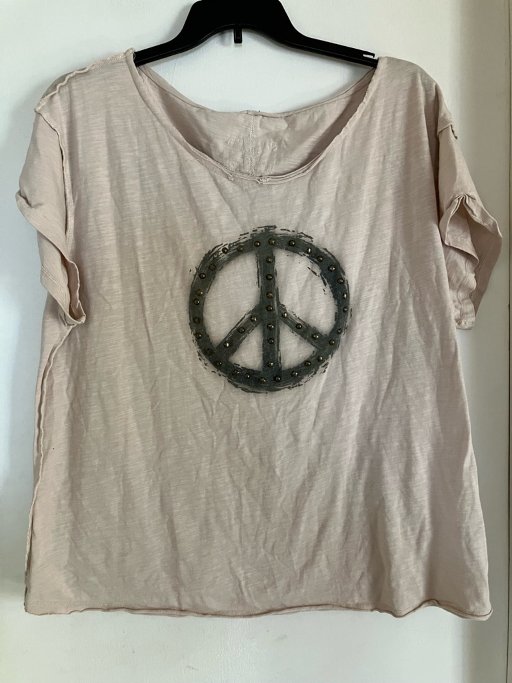 SHEIN Pale Cream Short Sleeve Top with Studded Peace Emblem